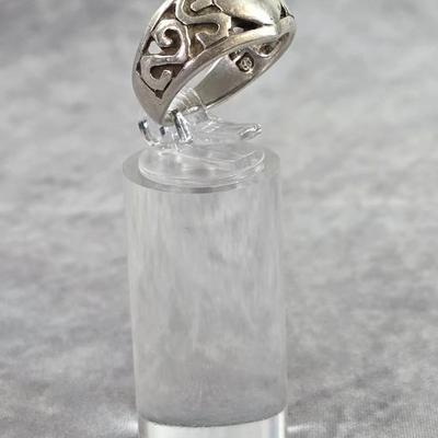 Lot 11: Sterling Silver Ring - 6g / Ring Size: 7.5