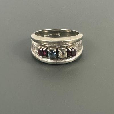 Lot 12: 14k Gold Ring with Stones - 6g / Ring Size: 5.5