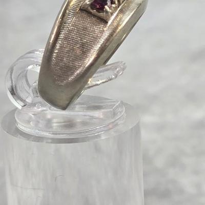 Lot 12: 14k Gold Ring with Stones - 6g / Ring Size: 5.5