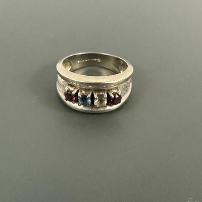 Lot 12: 14k Gold Ring with Stones - 6g / Ring Size: 5.5