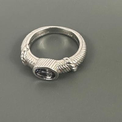 Lot 13: Sterling Silver Ring with Stone - 5g / Ring Size: 7