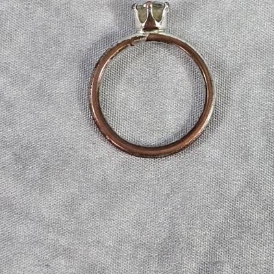 Lot 16: Lot of 5 Rings (Costume) / Ring Sizes Vary: 6.6, 7, 7.5