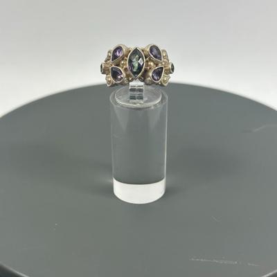 Lot 17: Sterling Silver Ring with Stones - 11g / Ring Size: 6.5
