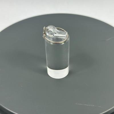 Lot 18: Sterling Silver Ring - 1g / Ring Size: 7.5