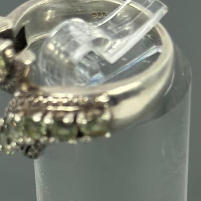 Lot 19: Sterling Silver Ring with Stones - 7g / Ring Size: 6.5