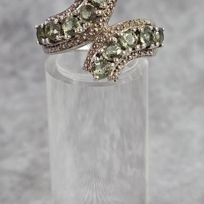Lot 19: Sterling Silver Ring with Stones - 7g / Ring Size: 6.5