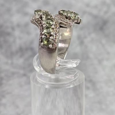 Lot 19: Sterling Silver Ring with Stones - 7g / Ring Size: 6.5