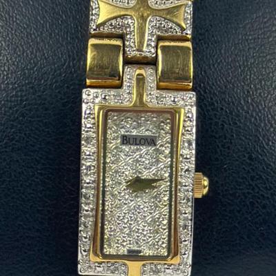 Lot 20: Lady's Bulova Watch