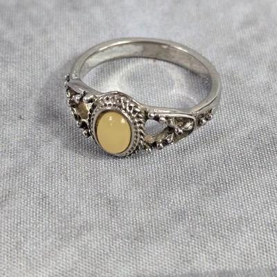 Lot 26: Lot of 5 Rings (Costume) / Ring Sizes Vary: 5.5, 6, 6.5, 7, 7.5