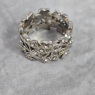 Lot 26: Lot of 5 Rings (Costume) / Ring Sizes Vary: 5.5, 6, 6.5, 7, 7.5