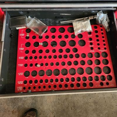 Carftsman 11 Drawer Tool Chest Cabinet 2 pieces with keys Cabinet 2 lot 777