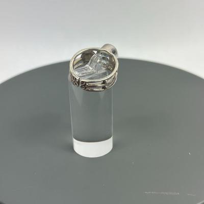 Lot 37: Sterling Silver Ring with Stone - 5g / Ring Size 7.5