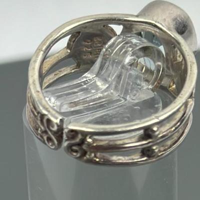Lot 37: Sterling Silver Ring with Stone - 5g / Ring Size 7.5