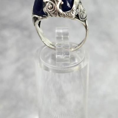 Lot 38: Sterling Silver Ring with Stone - 4g / Ring Size 5.5