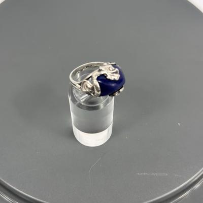 Lot 38: Sterling Silver Ring with Stone - 4g / Ring Size 5.5