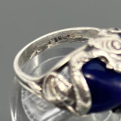 Lot 38: Sterling Silver Ring with Stone - 4g / Ring Size 5.5