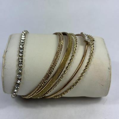 Lot 42: Lot of 7 Misc. Bracelets (Costume)