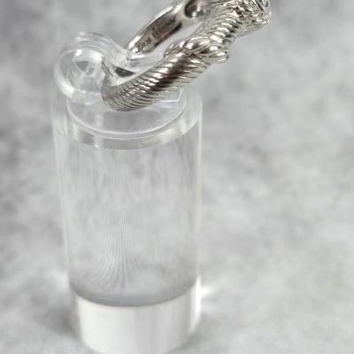Lot 43: Sterling Silver Ring - 5g / Ring Size 6.5