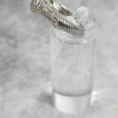 Lot 43: Sterling Silver Ring - 5g / Ring Size 6.5