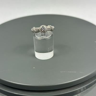 Lot 43: Sterling Silver Ring - 5g / Ring Size 6.5