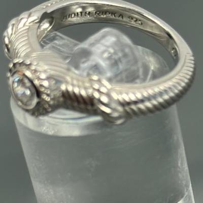 Lot 43: Sterling Silver Ring - 5g / Ring Size 6.5