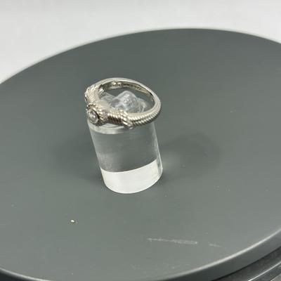 Lot 43: Sterling Silver Ring - 5g / Ring Size 6.5