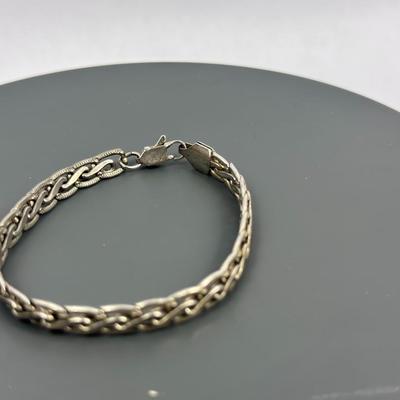 Lot 44: Sterling Silver Link Bracelet - 10g