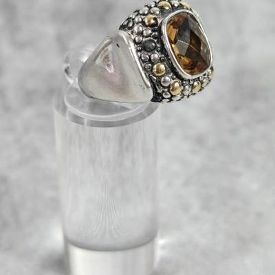 Lot 47: Sterling Silver Ring with Stone - 9g / Ring Size 6