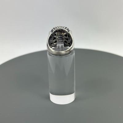 Lot 47: Sterling Silver Ring with Stone - 9g / Ring Size 6