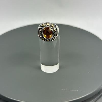 Lot 47: Sterling Silver Ring with Stone - 9g / Ring Size 6