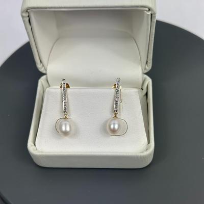 Lot 48: 10k Gold Earrings with Stone - 2g