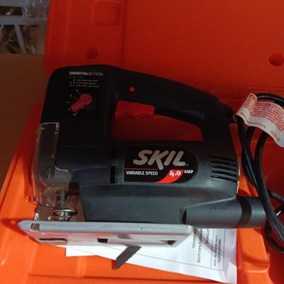 JIGSAW WITH 4 SPEEDS AND A MOUSE SANDER