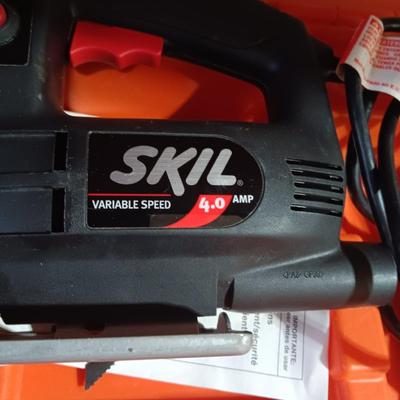 JIGSAW WITH 4 SPEEDS AND A MOUSE SANDER