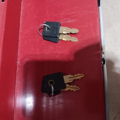 CRAFTSMAN 2 PIECE LOCKING TOOL CHESTS WITH KEYS
