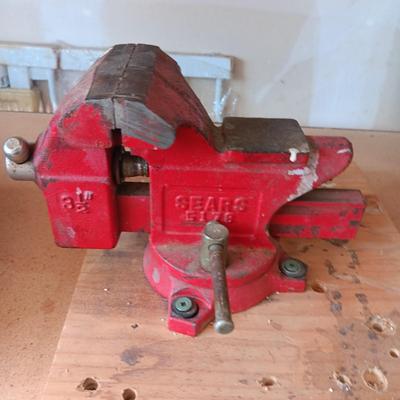 SWIVEL BENCH VISE, SOLDERING KIT AND AN AUTO-LEVELING LASER