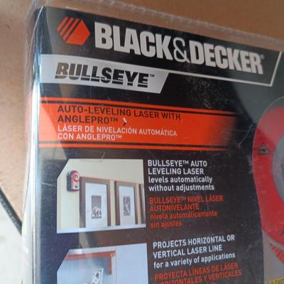SWIVEL BENCH VISE, SOLDERING KIT AND AN AUTO-LEVELING LASER