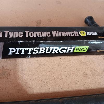 3/8" DRIVE TORGUE WRENCH WITH LARGE HAND TOOLS