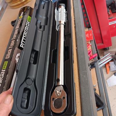 3/8" DRIVE TORGUE WRENCH WITH LARGE HAND TOOLS
