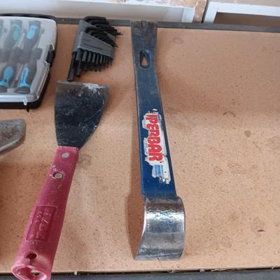 2 BAR CLAMPS AND HAND TOOLS