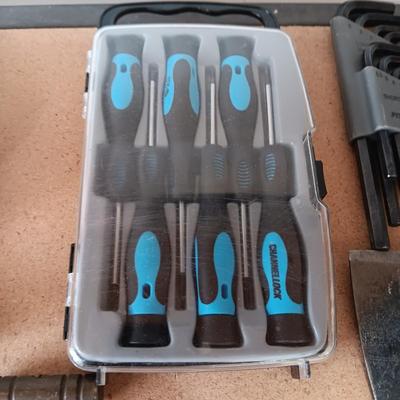 2 BAR CLAMPS AND HAND TOOLS
