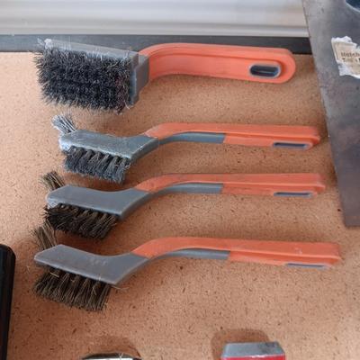TILING AND GROUT TOOLS