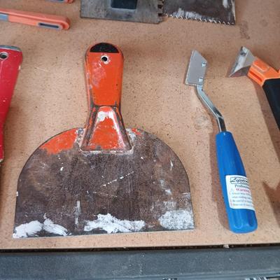 TILING AND GROUT TOOLS