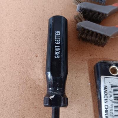 TILING AND GROUT TOOLS