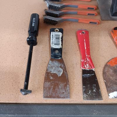 TILING AND GROUT TOOLS