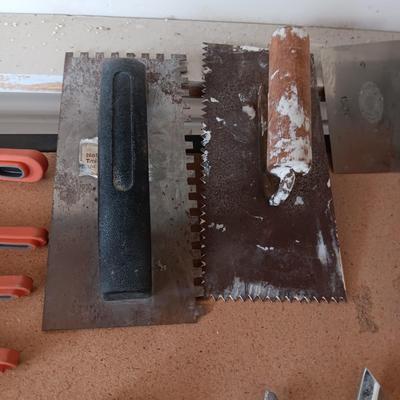 TILING AND GROUT TOOLS