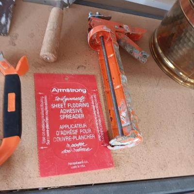 TILING AND GROUT TOOLS