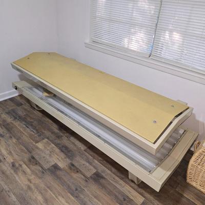 Tanning bed