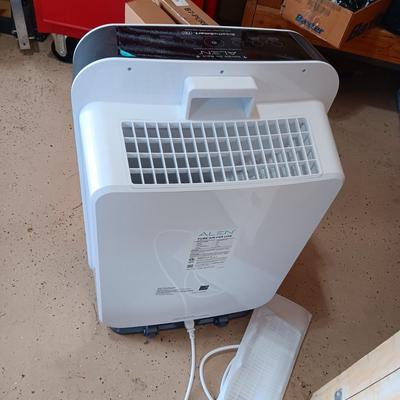 LIKE NEW ALEN BREATHESMART AIR PURIFIER W/2 NEW FILTERS