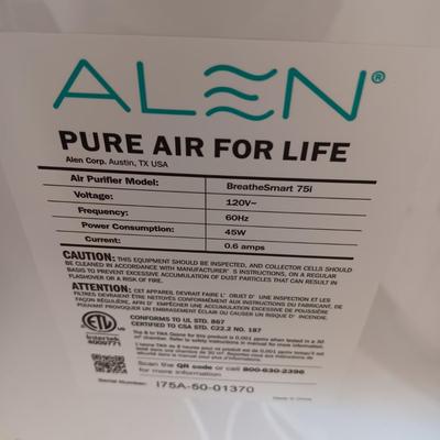 LIKE NEW ALEN BREATHESMART AIR PURIFIER W/2 NEW FILTERS