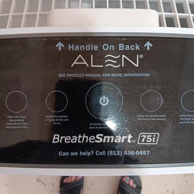 LIKE NEW ALEN BREATHESMART AIR PURIFIER W/2 NEW FILTERS